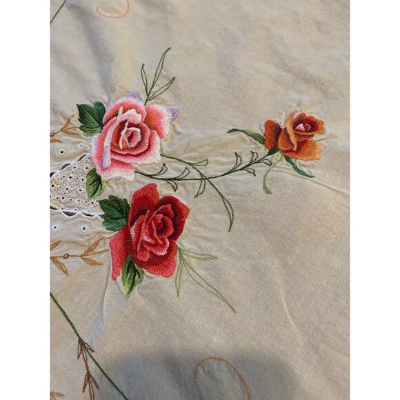 Handmade Tablecloth Oval 96"x62" Beige Machine Embroidery Pink Roses Tendrils - Picture 7 of 9